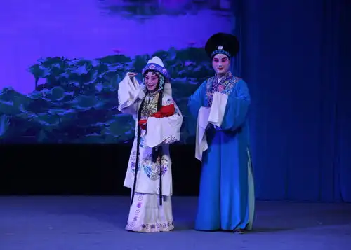 正月十六长治市上党梆子剧团在潞安剧院上演白蛇传剧照
