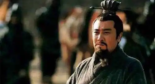 赵子龙投靠过公孙瓒袁绍,为何后来至死忠于刘备
