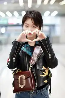 周冬雨打扮时髦清新花式比爱心俏皮灵动