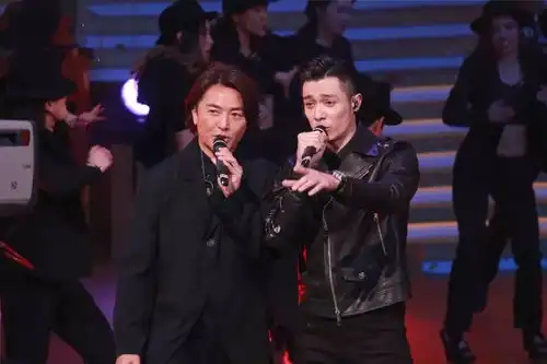 时隔6年,浩南哥回归tvb台庆与周柏豪合唱友情岁月,网友成晚最型系你啦