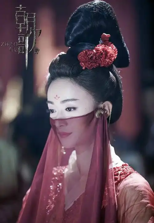 理解于正当年等半夜也要签吴谨言了,中央芭蕾舞团出身,灵气逼人