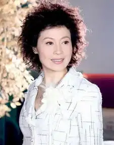 67岁导演三婚娶小30岁娇妻两人站一起像父女
