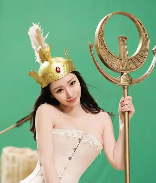 柳岩晒照,化身白衣公主,但网友大呼脸僵认不出