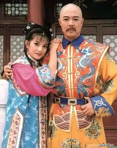 还珠格格皇阿玛张铁林近况曝光好沧桑,拥多段情史被闹渣男
