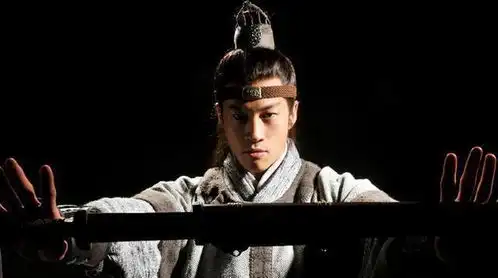 静心品三国i袁绍是如何把一手好牌打烂的,我们从中领悟到什么
