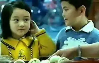 李小璐童年时期电影剧照曝光网友比甜馨还可爱