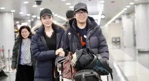 朗朗与吉娜真甜蜜,怀孕首次亮相的吉娜,仍然充满少女感
