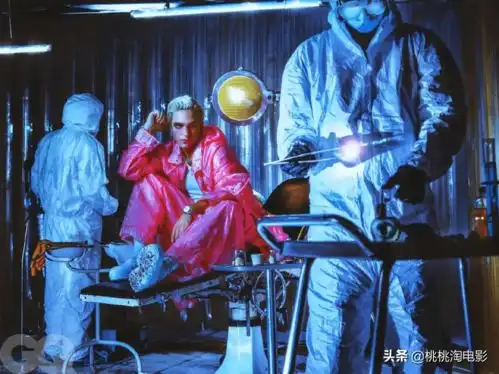 组图罗伯特帕丁森挑战小丑造型,艳丽迷幻邪恶疯狂