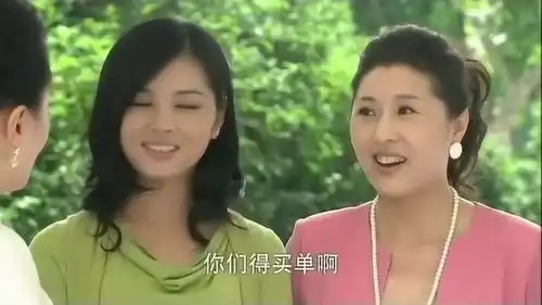 回家的诱惑品如恶毒婆婆第一次见到黑化后的品如,吓得说不出话
