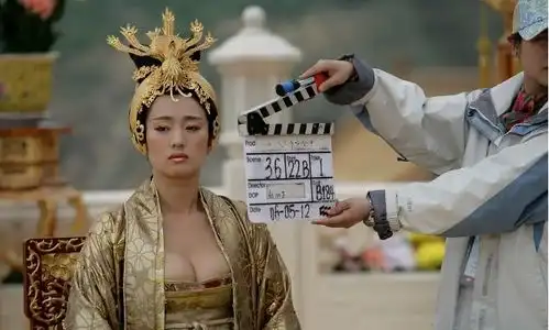 还记得满城尽带黄金甲吗因衣着服饰被吐槽,但真实历史却更加出人意料
