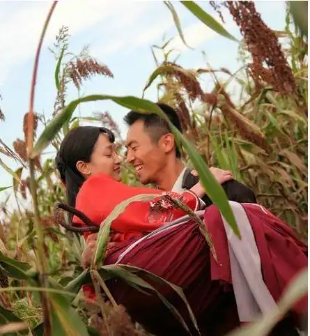 她曾因拒绝被潜,出道15年依旧不温不火,老公却红得一塌糊涂