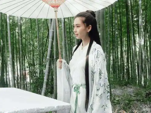 十位古装剧不戴头饰就很美的女星,佟丽娅力压杨幂,第一堪称绝色
