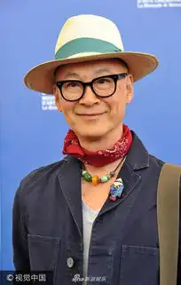 组图美少年之恋导演杨凡当评委秀度假style