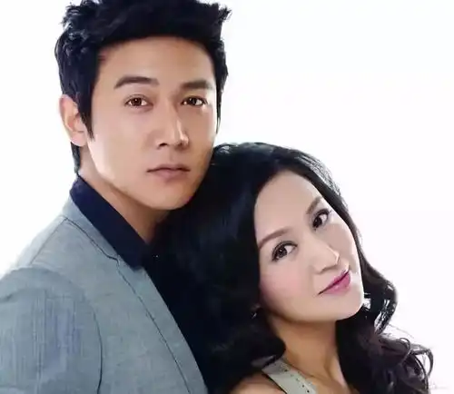 陆毅的两个女儿,小时候如复制粘贴的双胞胎,如今长开后差别好大
