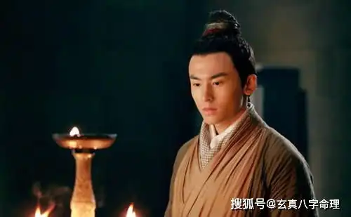 神雕中,能打败郭靖的三大高手,杨过垫底,第一后来被炸得稀碎