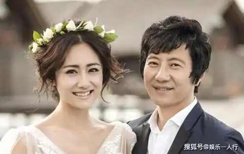 郑钧晒出自己的豪宅,房子四周都种满了鲜花,是给刘芸的小浪漫吗
