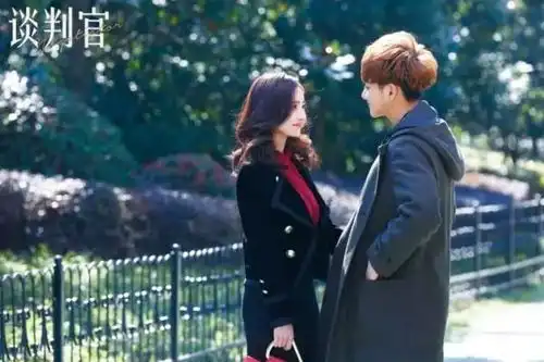 小西装春天这样穿才好看
