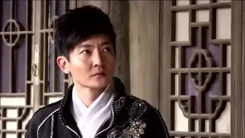 龙门镖局璎珞回到镖局,替自己押镖,随后众人玩起马路赛马车