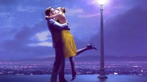 甄氏菀菀一笑的样子甚美,像极了朕的纯元白月光