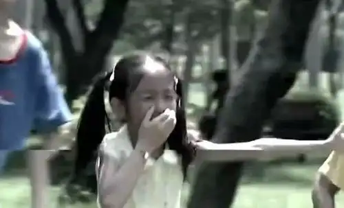 夏家三千金钟皓天第一次看到友善小时候照片,往事历历在目