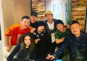 形影不离周杰伦聚会总带着昆凌