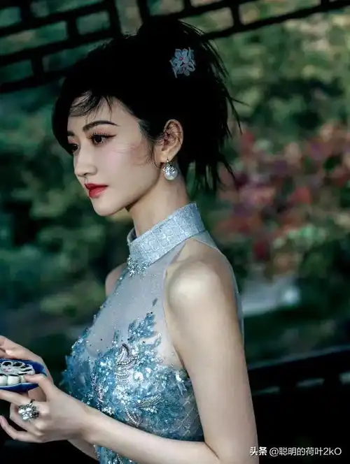 景甜,穿上旗袍又是那个明媚御姐,司藤归来