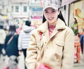 嘎子哥谢孟伟晒妻儿出游照,直夸老婆变漂亮,儿子帅萌抢镜