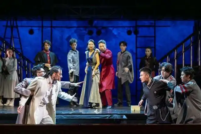 以选择解读经典北京人艺哈姆雷特首演
