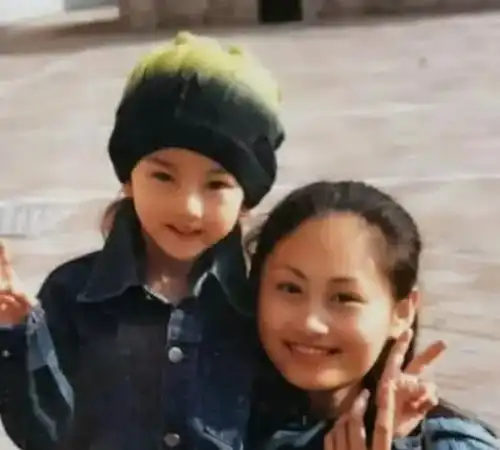 卓伟证实宋祖儿偷税漏税,亲妈被爱情冲昏了头脑,毁了女儿的星途
