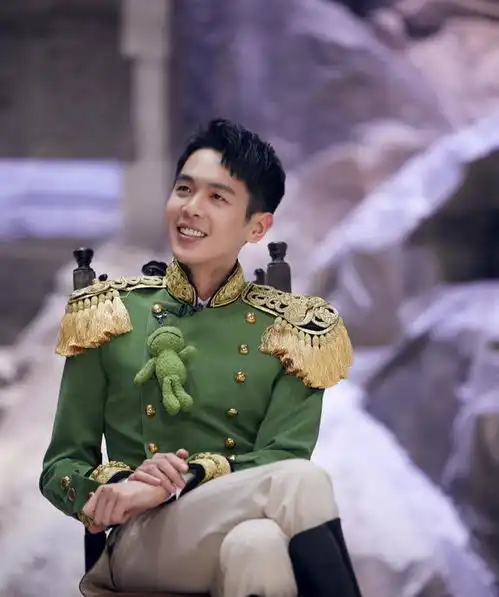 明星大侦探第七季首发剧照张若昀像青蛙王子,大张伟像野人