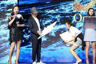 星爷赞邓超为新喜剧之王美人鱼年初一上映
