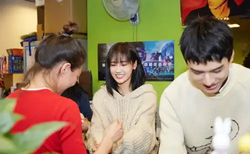 原创绝世千金之后,郑湫泓又有新剧来袭,与男主同框真养眼