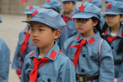 高擎红色火炬,争做新时代好少年
