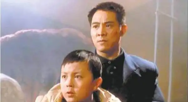 曾是李连杰儿子专业户,长大娶了仙剑仙姑,穿西装的样子真帅
