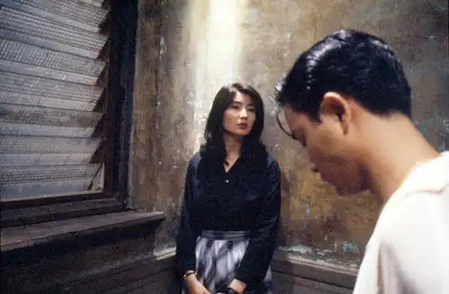 想当年花样年华王家卫营造的中年情事,只是爱的伪辞
