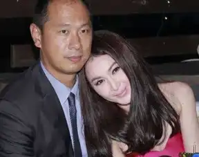 华仔与她演过三级,她一生不能生育,财产全送养子