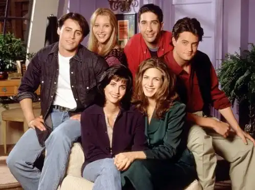 老友记51岁男星马修订婚,与小22岁女友已相恋2年