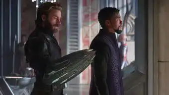 复仇者联盟3海报中隐藏16件武器,第一眼就看见风暴战斧