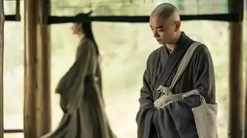 这两个男人坐着嗑瓜子,我都能看两个小时