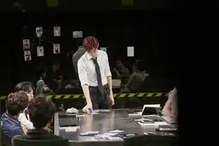 白敬亭着马甲制服尽显科技感
