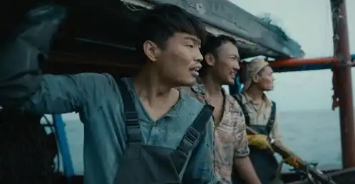 蹭吴京热度,网大版巨齿鲨擦边卖肉差评一片,首日票房仅24万
