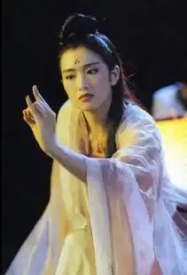 李嘉欣演杨贵妃被嫌又老又丑可她年轻时的古装真不输巩俐
