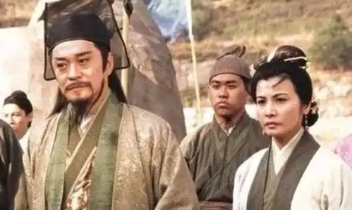 笑傲江湖中辟邪剑法和葵花宝典为什么是一本书,而葵花宝典竟这样厉害
