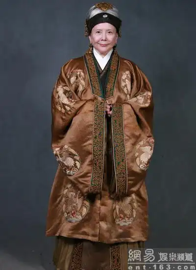 新红楼梦荣宁府女眷官方定妆照曝光