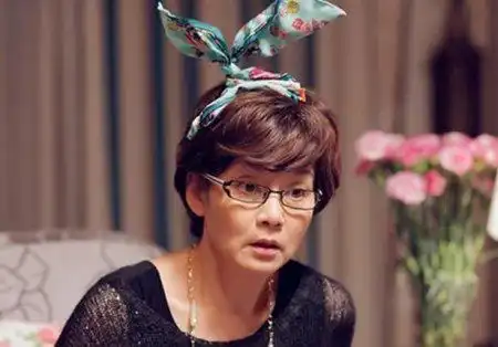 恶婆婆专业户潘虹与前夫离婚后皈依佛门,65岁依旧无儿无女