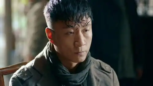 留学生临危不乱,被几十支枪指着,都那么冷静