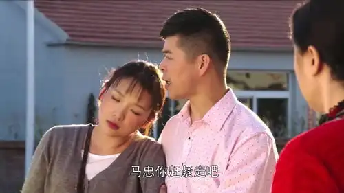 乡村爱情10我去太有意思了,自己媳妇做前夫的车回来上网,还喝多了
