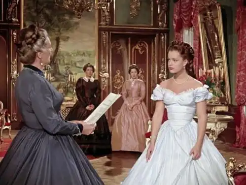 茜茜公主16岁嫁奥地利,丈夫妈宝婆婆强势,她只能疯狂追求美貌