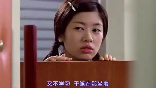 恶作剧之吻吴哈妮偷看白胜祖,帅气的他被搭讪
