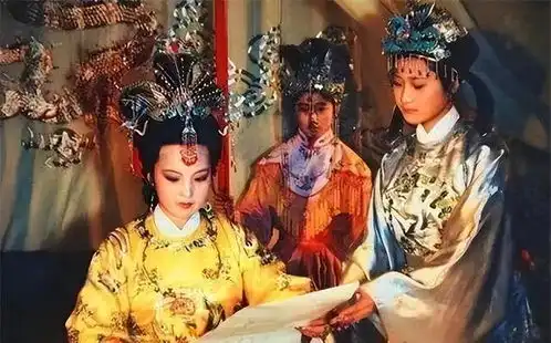 贾家最大靠山是谁并非贾元春,而是红楼梦中只出现两次的老太妃
